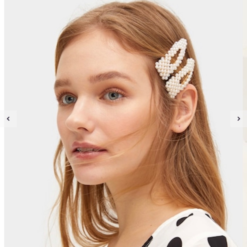 Set of two faux pearl hair clips